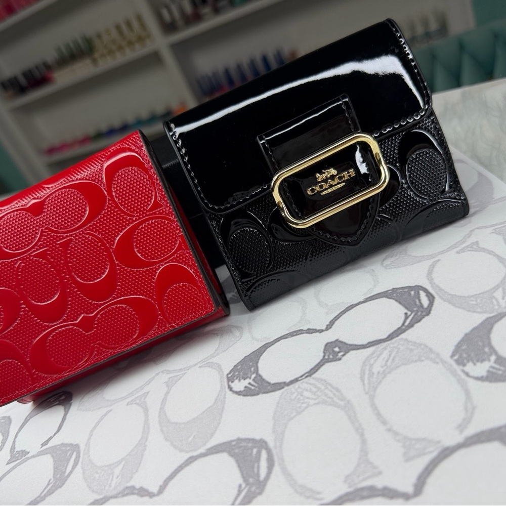 Coach Patent Leather Trifold Wallet in Black with Gold Hardware $85 one ☝️
